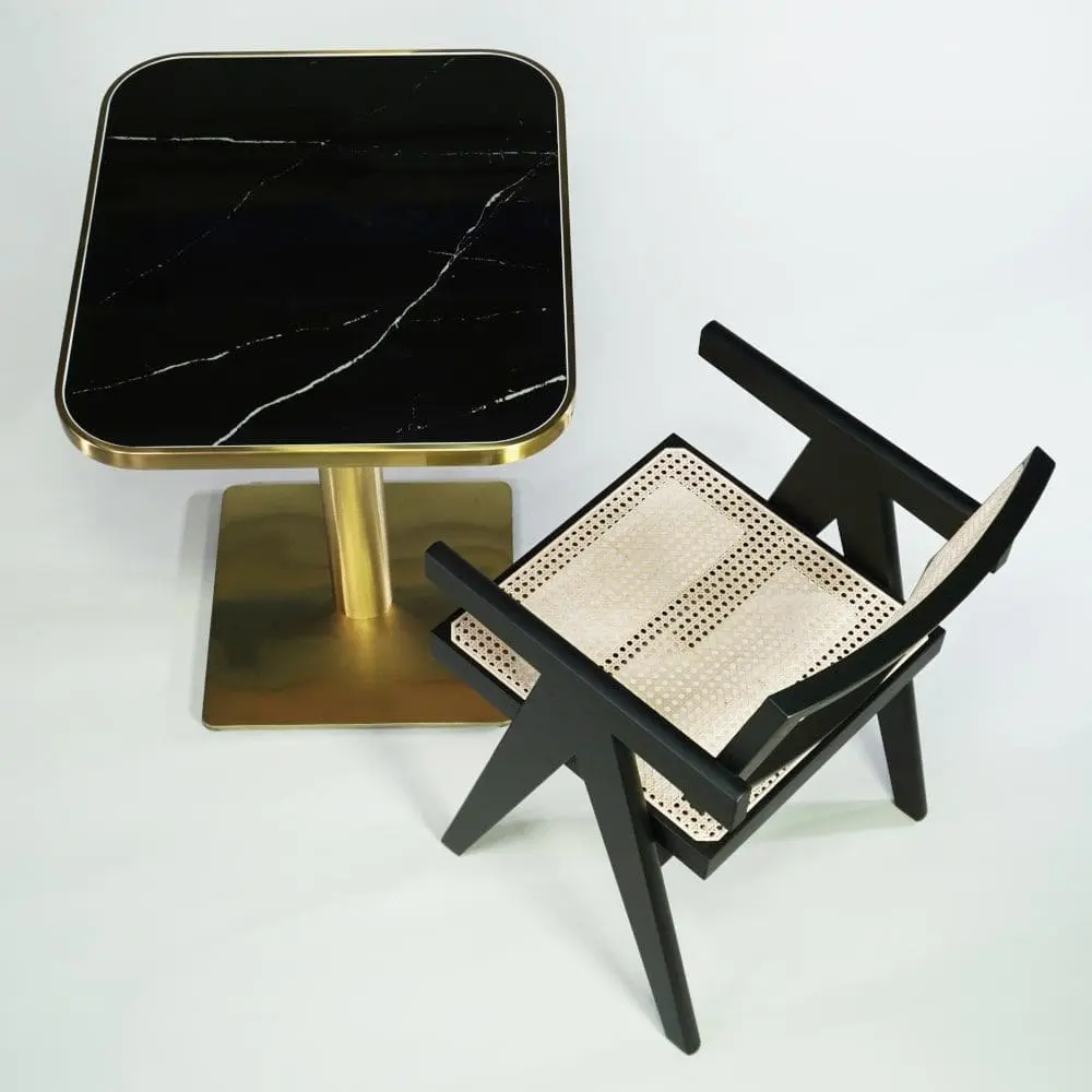 Schwarzer Stuhl für Esszimmer, Besprechung, Buero zuhause, Arlmlehne, Wiener Geflecht, Pierre Jeanneret Design und Mid Century Design Klassiker