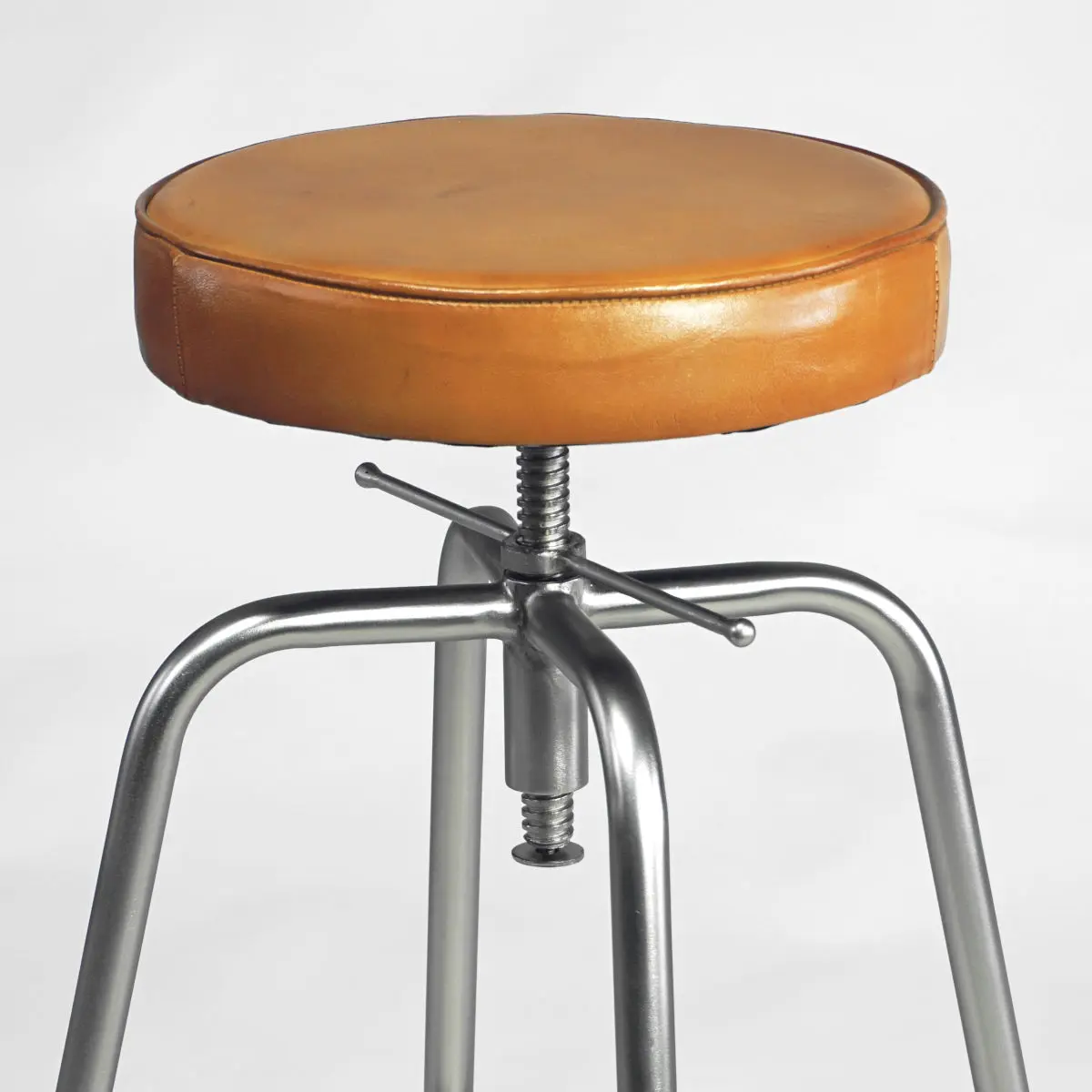 Berhocker Industrial Design mit braunem Echtledersitz - Gestell Metall stahlfarben