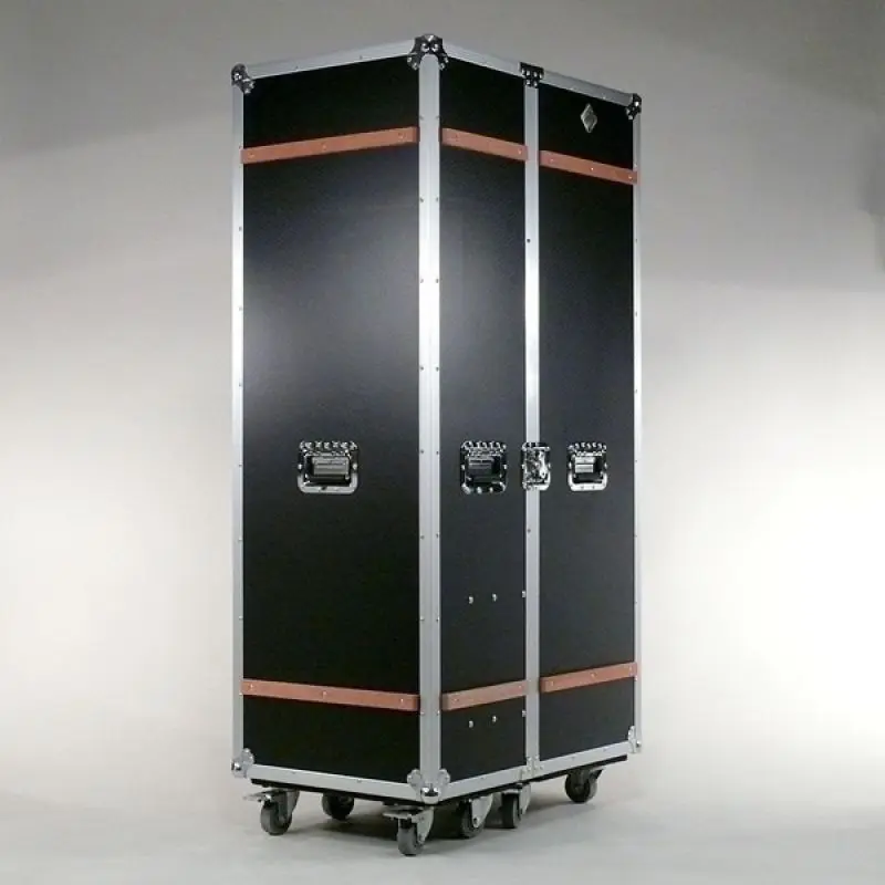 Flightcase Garderobe Rollschrank Design mit praktischen Funktionen in schwarz mit Alu und Chrome