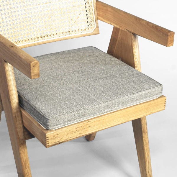 Jeanneret Chair mit Sitzkissen