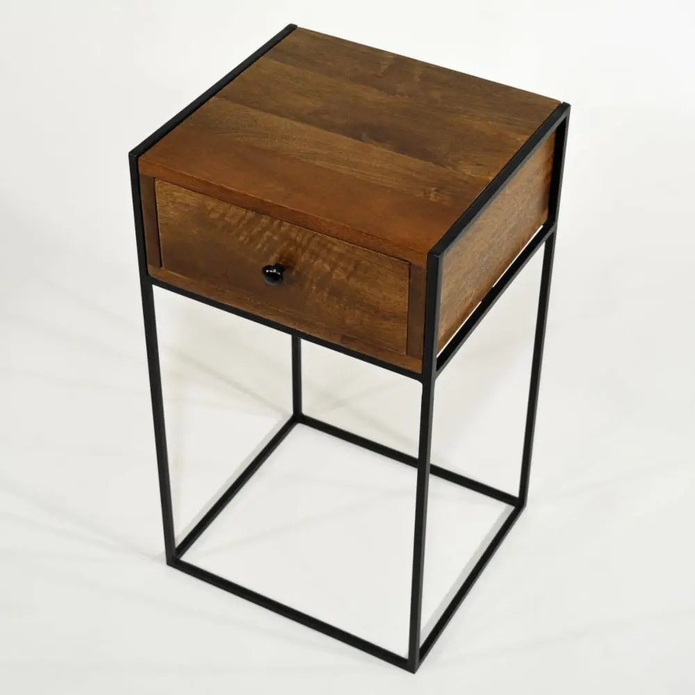 Beistelltisch und Nachttisch in Walnuss Braunem Holz, Schublade, cubisches Format