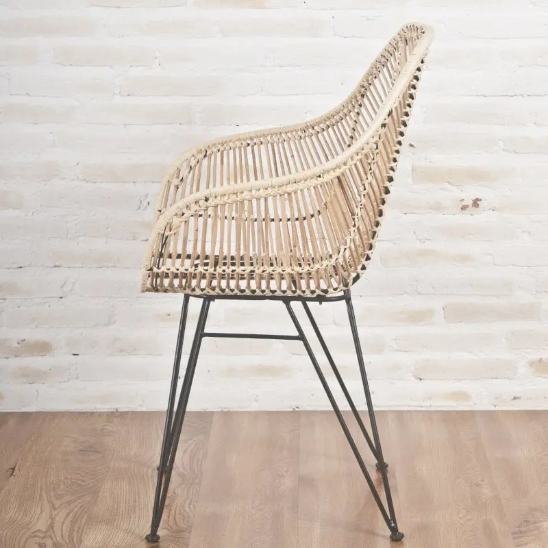 Schicker Design Stuhl aus Rattan Natur mit stabilem Eisengestell in schwarz