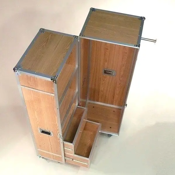 Schrankkoffer Holz auf Rollen im Flightcase Design, Garderobenschrank für zuhause, Büros, Hotels und Mobilisten