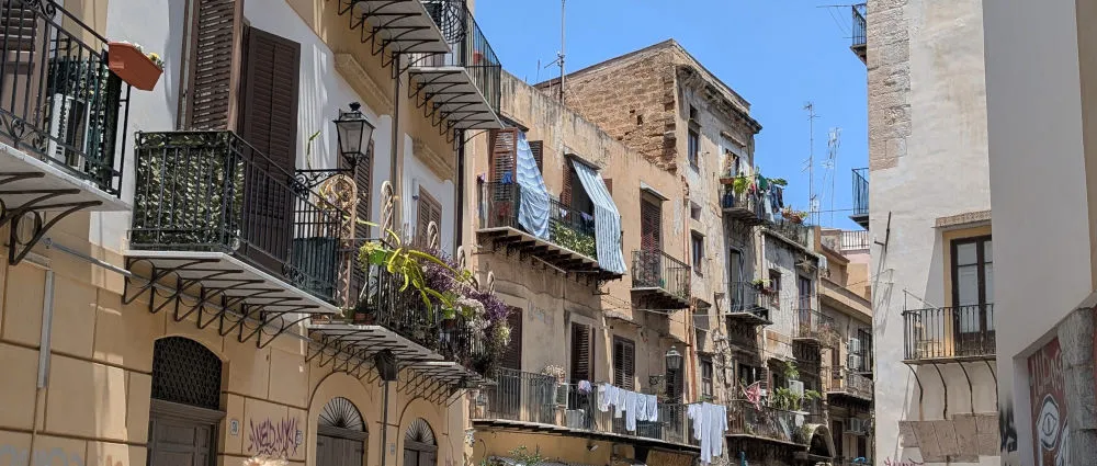 Back to - Finde Ruhe im Einfachen. Stärke im Klaren. Stil im Echten. 
