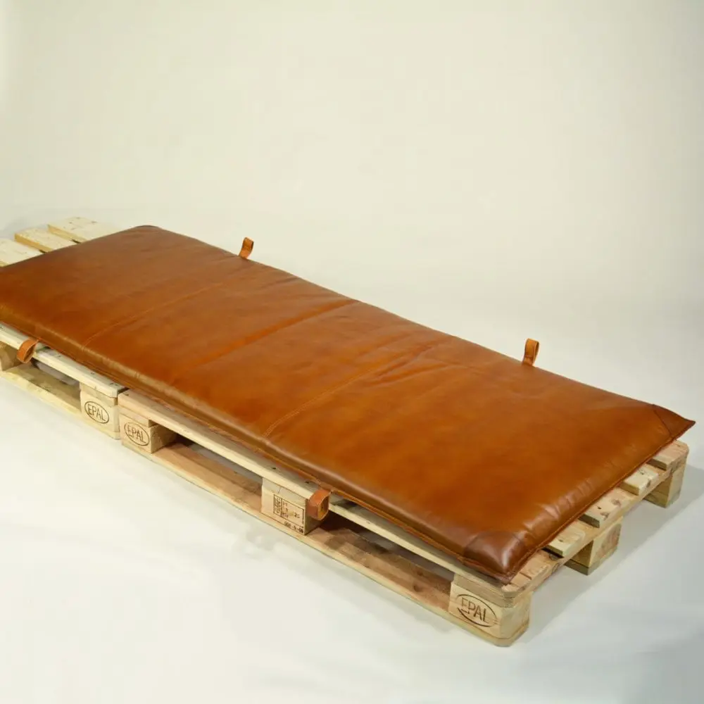 Vintage Turnmatte aus Bueffelleder ist toll als Tagesbett-Auflage, Leder-Bodenmatte, als Kopfende am Bett, Sitzauflage